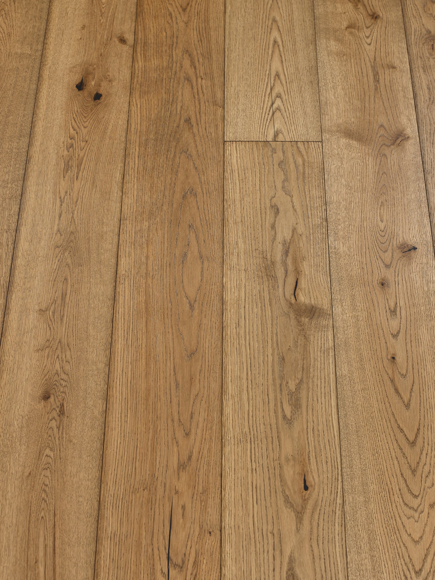 Alabaster Engineered Oak Flooring 1900mm x 190mm wide and 18mm thickness perfect for a luxury home
