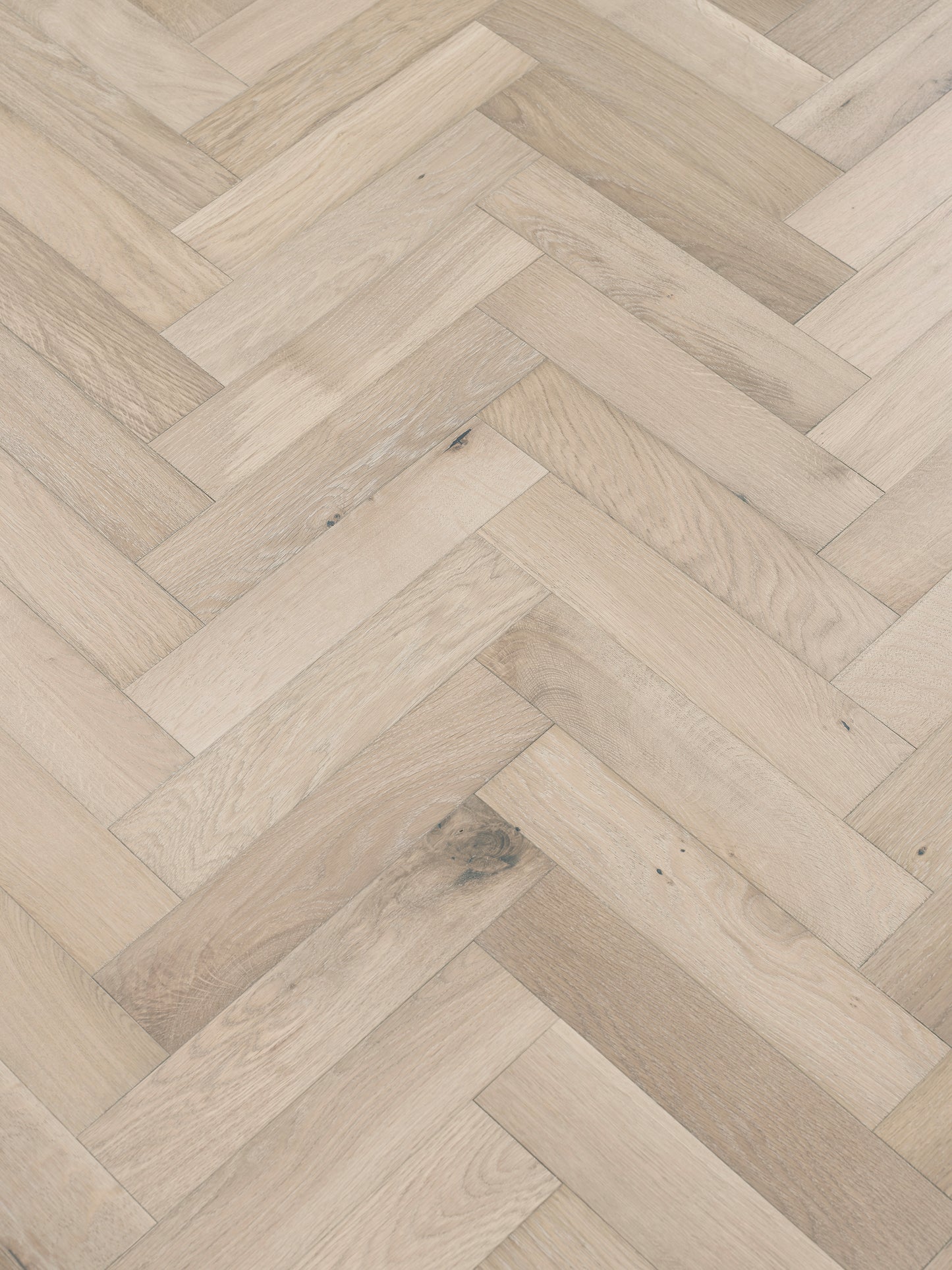Pearlescent Engineered Oak Herringbone